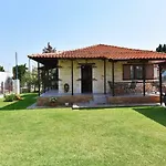 Villa Trifon By Rentalspro - Nea Potidea Halkidiki